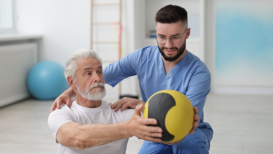 Artrose e Estenose na Coluna: Como a Fisioterapia Devolve a Qualidade de Vida Sem Cirurgia